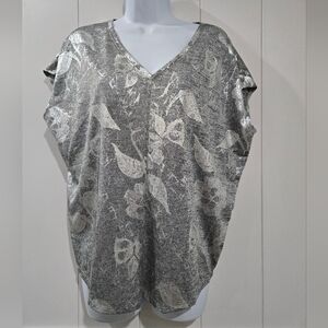 White House Black Market Silver Floral Jetsetter Tee Size S